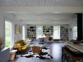 Light-filled cottage
