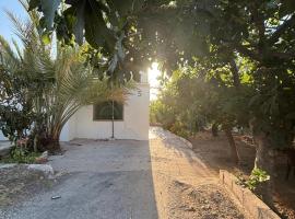 Featured House Furnished Independent for Rent, viešbutis mieste Adžlunas