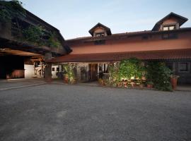 Green Escape garni hotel, hotel com estacionamento em Postojna