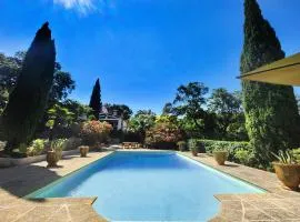 Villa de caractère! Sereine, piscine, plages 5mns!