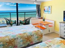 New ! Unique Renovated Oceanfront Condo -Free parking - Amazing pools & Views