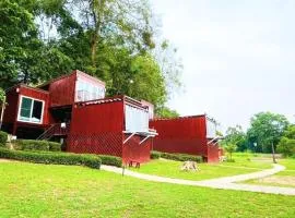 19 Degrees Resort