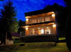 VILLA Ružiná, villa in Divín