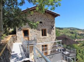 Gîte Du Château Saint-jean, hotel in Beaujeu