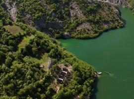 Twin Villas Komani Lake