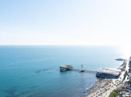 Spectacular Sea View, 21st Floor, Catamaran II, παραλιακό ξενοδοχείο σε Polisi i Vogël