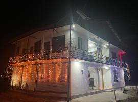 Kablash guest house, hotel v destinaci Bhadarwāh