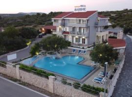 Apartments Marinić, hotel a Primošten