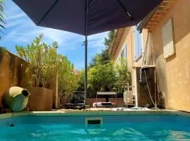 Logement indépendant Au Bonheur cuisine piscine clim proche centre village #dentelles Montmirrail