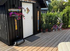 Happy Mermaid Garden Cabin, campingplass i &Aring;lborg