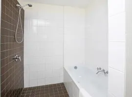 Apartment in Heart of Cairns with pool BBQ
