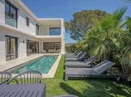 Villa with Heated Pool Near the Beach