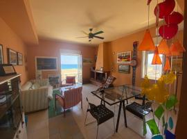 Rainbow Seafront Apartment, hotel in Marina di Schiavonea