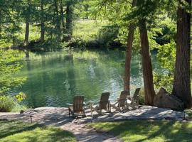 Sanctuary on the Frio, hotel v destinaci Concan