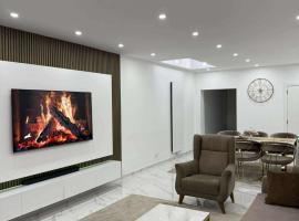 House for TOMMORLAND 700 m in Boom 2850, hotel in Boom