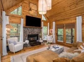 Blue Ridge Cabin Near Downtown Fire Pit and Hot Tub