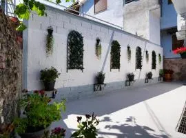 Emblematic House 3
