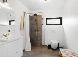 Amazing Home In Humble With Jacuzzi - G11301, hotel s jacuzzi v destinaci Humble