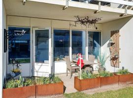 4 person holiday home in Ringkøbing-By Traum, Hotel in Ringkøbing