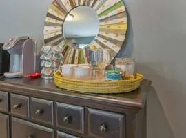Poolside boho chic studio - dog friendly!