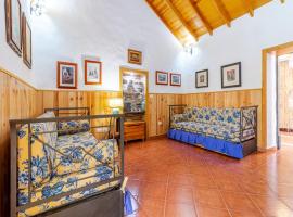 Rural House in Moya with Private Jacuzzi, ξενοδοχείο σε Moya