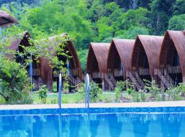 Cat Ba Holiday Retreat, luxury hotel in Cat Ba
