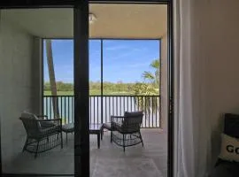 Waterfront Lakewood National condo overlooking the 11th green - Golfers Grove