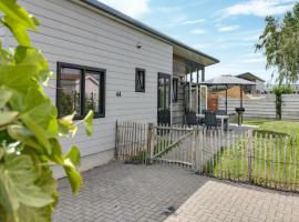2 Bedroom Cozy Home In Sint-Annaland, hotel in Sint Annaland