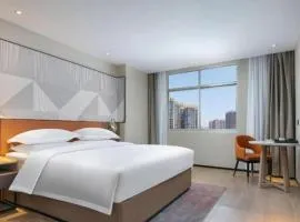 Borrman Hotel Qianjiang High-speed Railway Station Lobster City