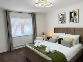 NEW refurbished Luxurious home with great transport links