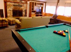 Front Lodge at Rainier Lodge, 1 min drive to Mt Rainier entrance, kamp u gradu E&scaron;ford