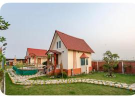 Aza Farm a Luxury Farmhouse, κατάλυμα σε φάρμα σε Greater Noida