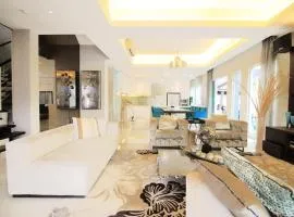 A Chic 4BR Oasis with Gazebo Your Dream Getaway