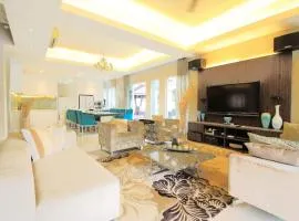 A Chic 4BR Oasis with Gazebo Your Dream Getaway