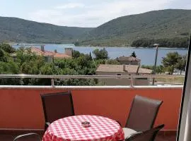 Beautiful Apartment In Cres With Wifi