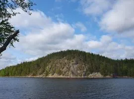 Mini cottage by lake Saimaa