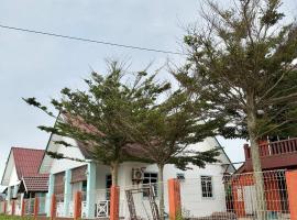 Casa De Pantai, ξενοδοχείο σε Kampong Sura Tengah