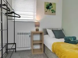 Contractors Welcome to Chantry close stay!