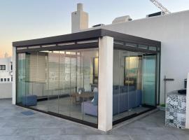 appartement avec vue sur mer avec belle pergola bioclimatique au terrasse, hotelli kohteessa Mʼdik