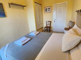 Hostal Camera Rossa: Marciana'da bir Oda ve Kahvaltı