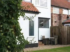 Beautiful 2 Bedroomed Cottage with Garden 10 minutes from Hornsea Beach