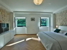 Seafront Stone House Sajbel