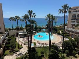 a 2 minutes de la plage vue mer et piscine, hôtel à Cannes