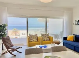 Deluxe 2 Bedroom Oceanfront Flat in Praia del Rey