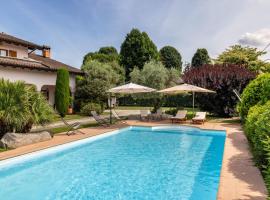 Villa Rosa - Harmonious and Welcoming, Hotel in Brebbia