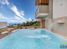 Appartamenti in villa Ionio vista mare con piscina riscaldata e campo da bocce โรงแรมในอัลคาโม