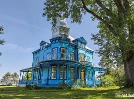 Domaine Solis Ancestral Chateau River View Pet-Friendly