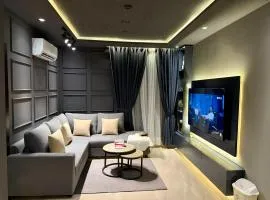 Zameen Aurum Prestige Luxurious Family Apartments Gulberg Lahore