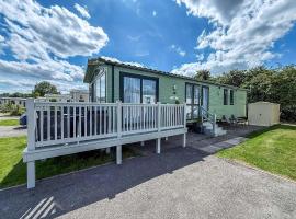 Lovely Caravan With Decking At Southview Holiday Park Ref 33059V, khu cắm trại ở Skegness
