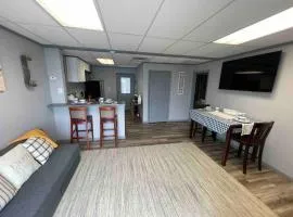 Charming Waterfront Escape 2BR 10 Min to NOLA